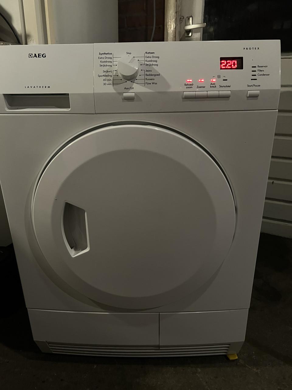 AEG Vrijstaande condens droger 7 kg inhoud, schoon en netjes