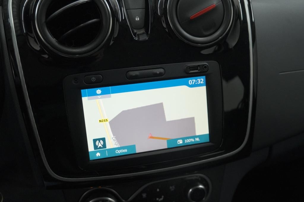 Dacia Sandero tce 90 tech road | trekhaak | navigatie | parkeersensoren