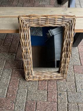 2 Mooie rieten spiegels