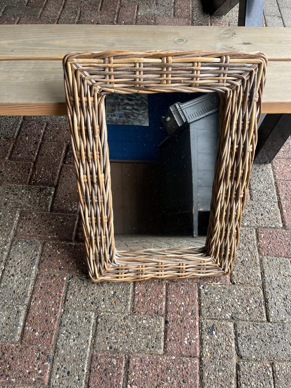 2 Mooie rieten spiegels
