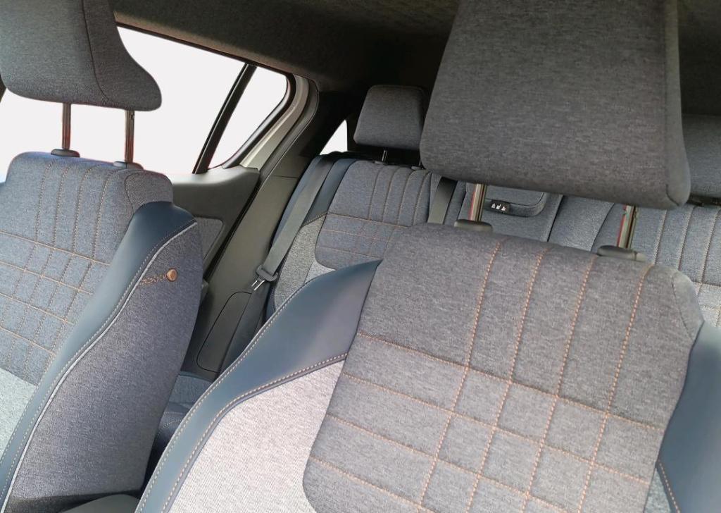 Renault 4 comfort range techno 52 kwh - pack safety & advanced driving assi