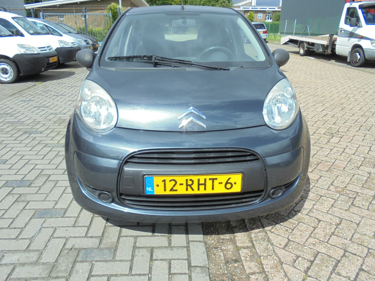 C1 Donker grijs 5 deur uitvoering nieuwe apk bij verkoop met N.A.P € 2850