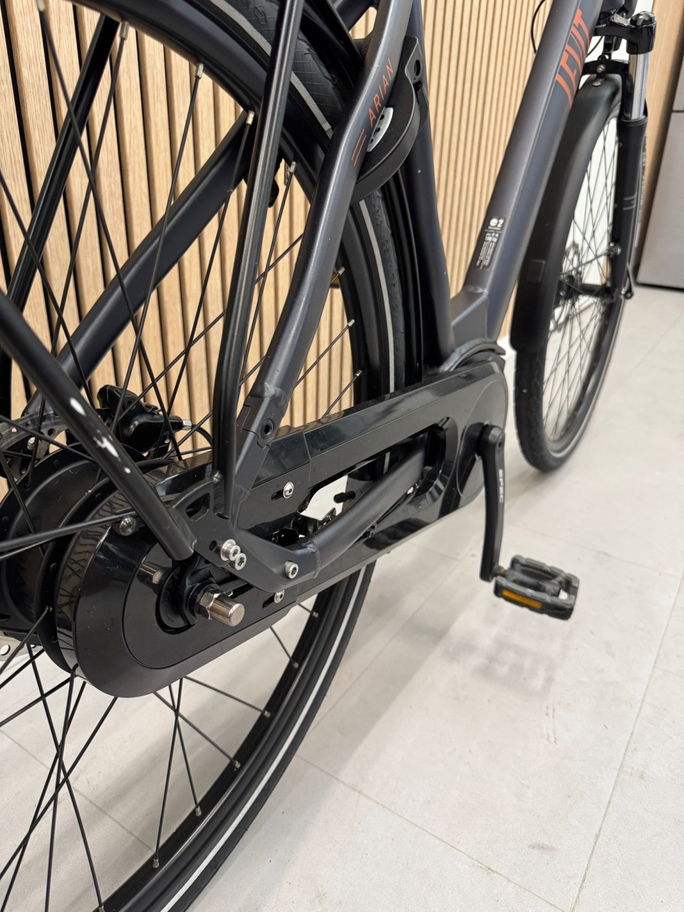Levit Arian Bosch Active Line 400Wh 2100KM 50CM