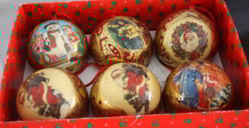 Set van 6 kunstof kerstbaen met vintage print