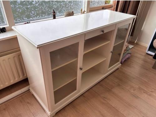 IKEA Liatorp vitrine dressoir