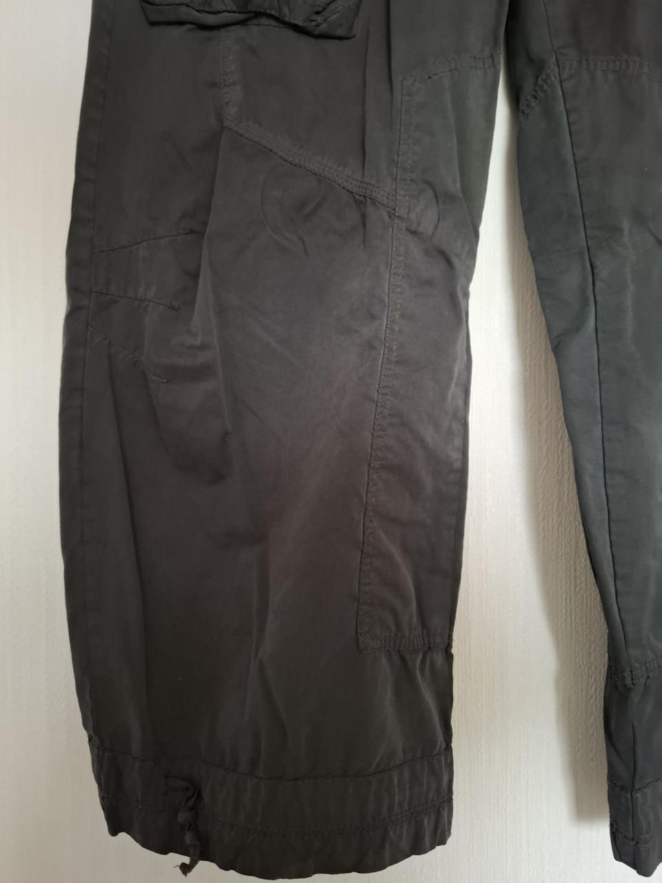Didi broek met extra zakken en strikdetails. Grijszwart. Maat 44.