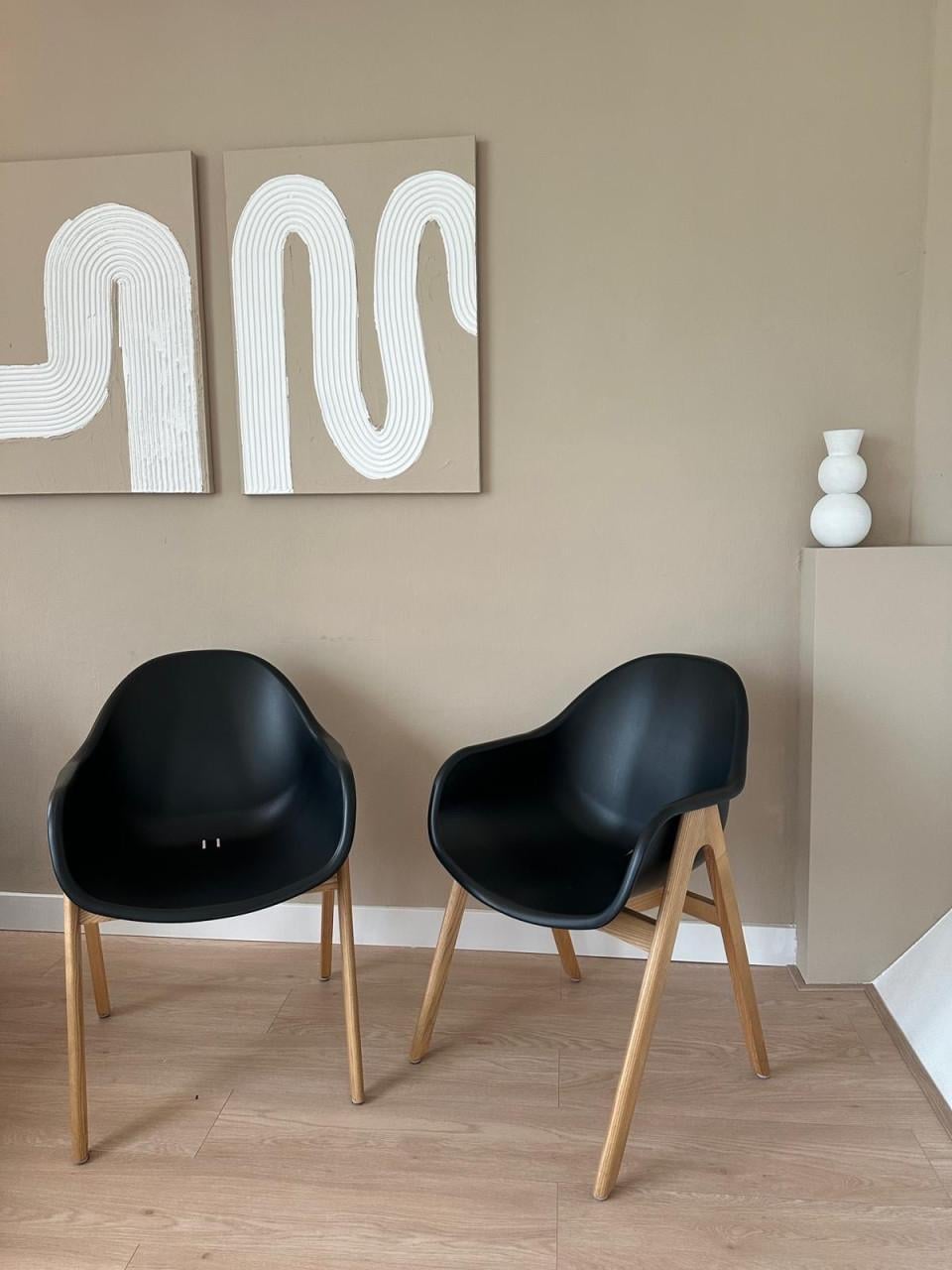 4 designstoelen · zwart met eiken onderstel · LOODS5