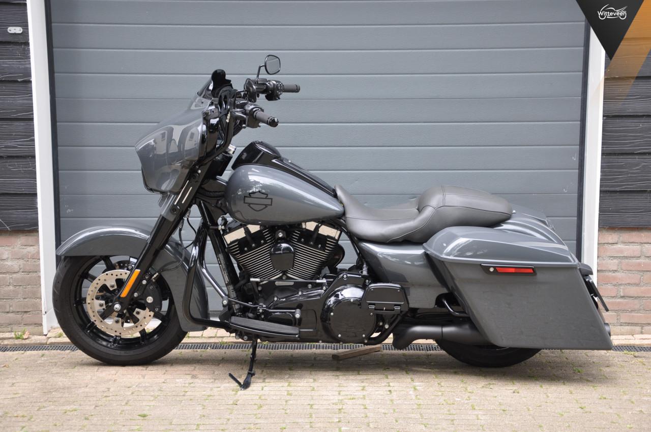 Harley-Davidson Street Glide 103