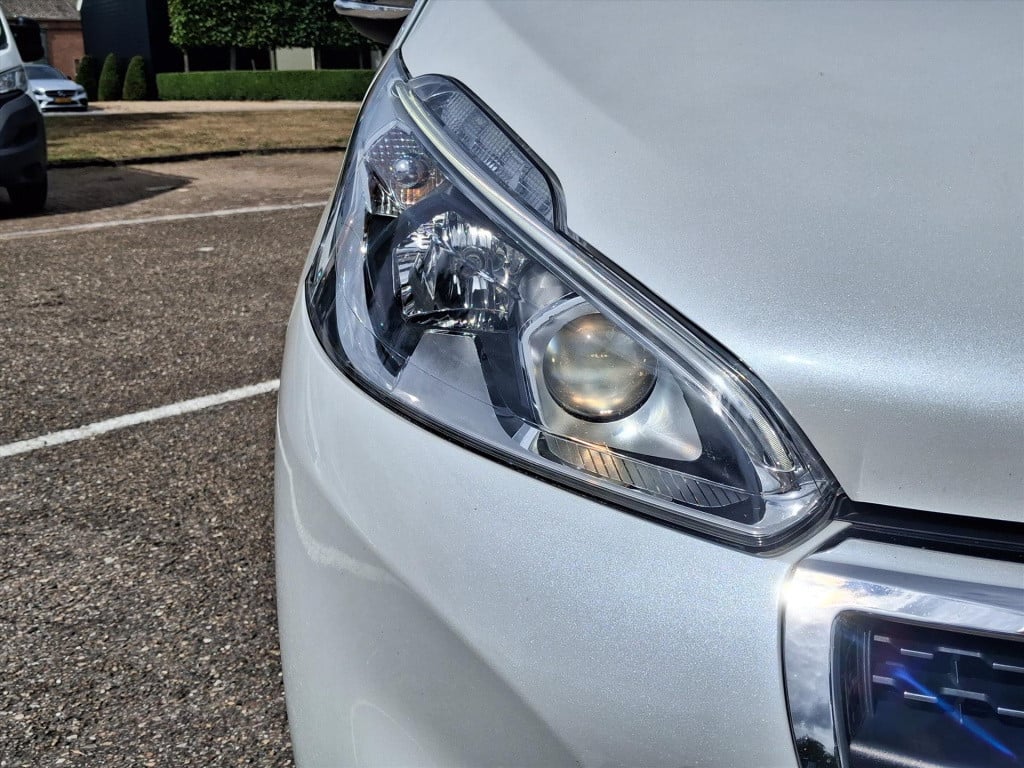Peugeot 208 allure 1.2-110pk 5d (vol)automaat(eat6) navigatie | apple carpl