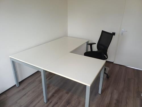 Bureau, bureaustoel en stoelmat