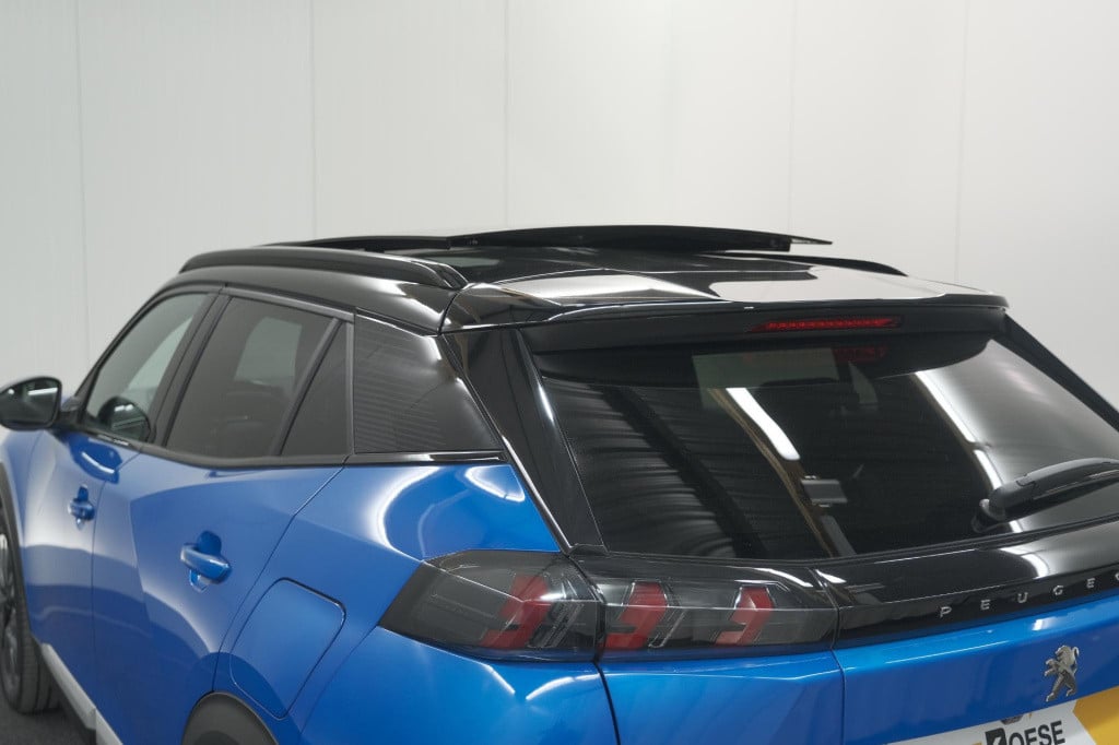 Peugeot E-2008 ev gt 50 kwh | 3 fase | trekhaak | panoramadak | adaptieve c