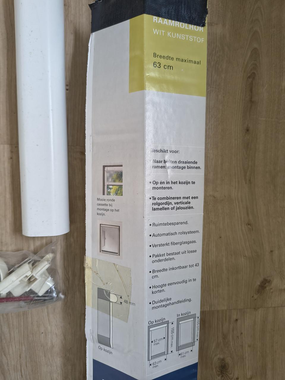 Bruynzeel raamrolhor, max 63 cm breed. Wit kunststof hor.