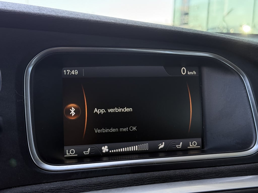 Volvo V40 1.6 t2 r-design | navi | cruise | stoelverwarming | parkeersensor