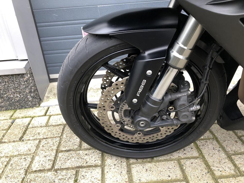 Kawasaki Z1000SX uit 2013 met 37dkm, nette staat, diverse extra's €6295,-