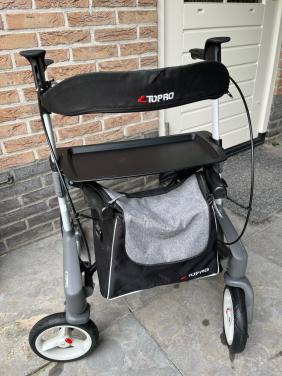 ZGAN Rollator merk Topro met tas en dienblad