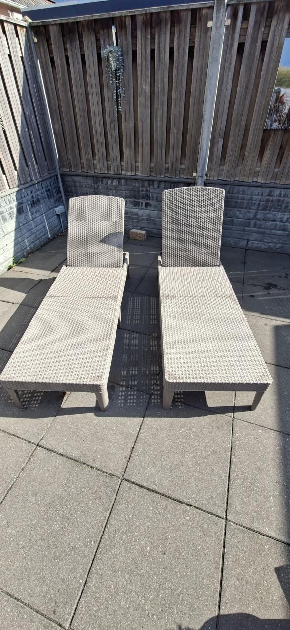 2 comfortabele ligstoelen – goede staa