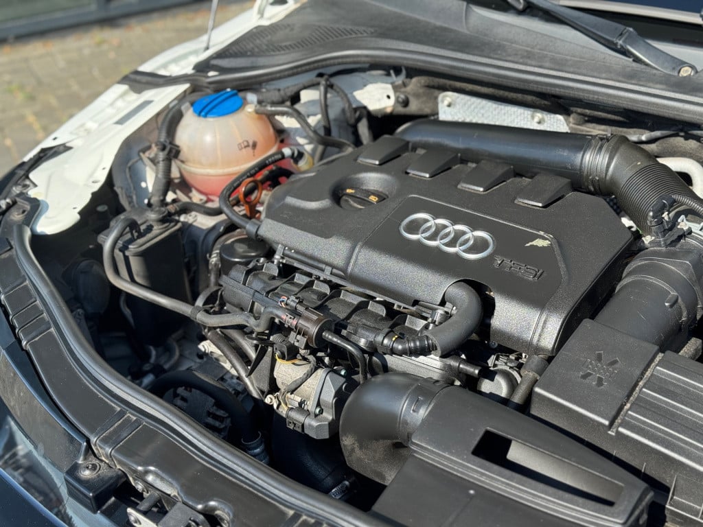 Audi TT 1.8 tfsi * leder * xenon / led * nap