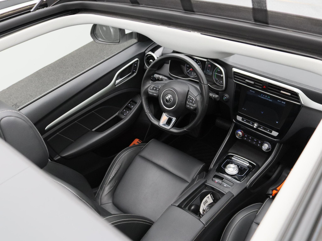MG Zs-ev luxury 45 kwh | leder | navi | panoramadak | camera | apple carpla