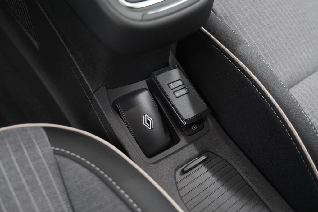 Renault Clio 1.6 e-tech full hybrid 145 techno | 360 camera | bose audio | 