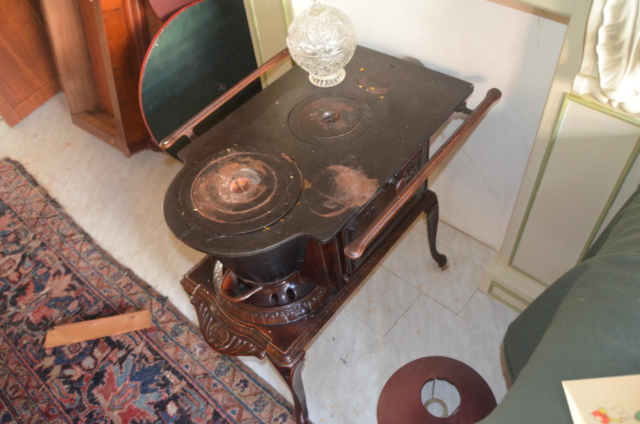 Antieke Buiskachel t.e.a.b.