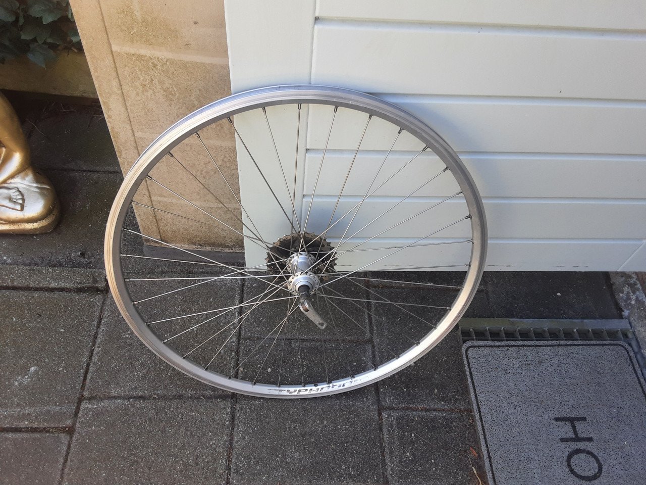 Shimano 28 inch achterwiel, 8 speed cassette, uitvalnaaf
