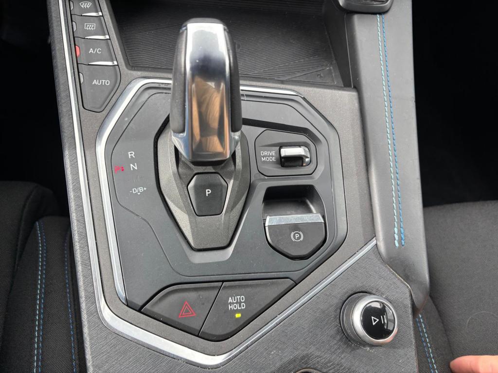 Lynk & Co 01 1.5 261pk phev , panoramadak, adaptive cc, carplay