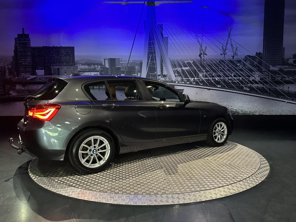 BMW 1 Serie 116i executive *pdcv&a*navi*trekhaak*