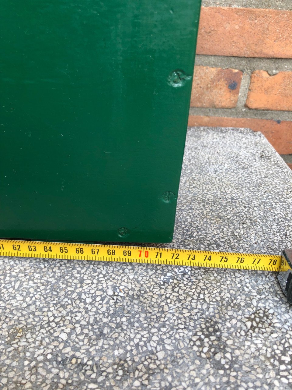 Groene houten gereedschap kist.