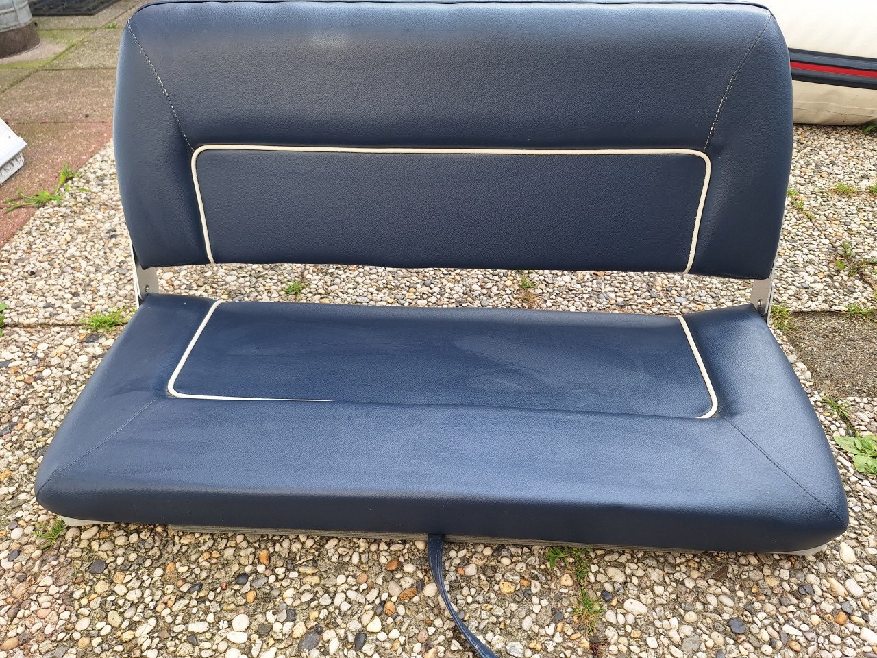 Te koop ingst bankje voor in boot
