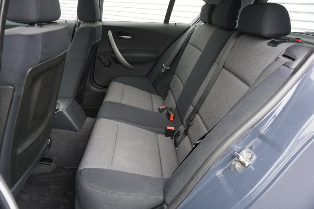 BMW 1 Serie 118i airco / elektr. ramen / lm velgen / nap / apk t/m 29-06-20
