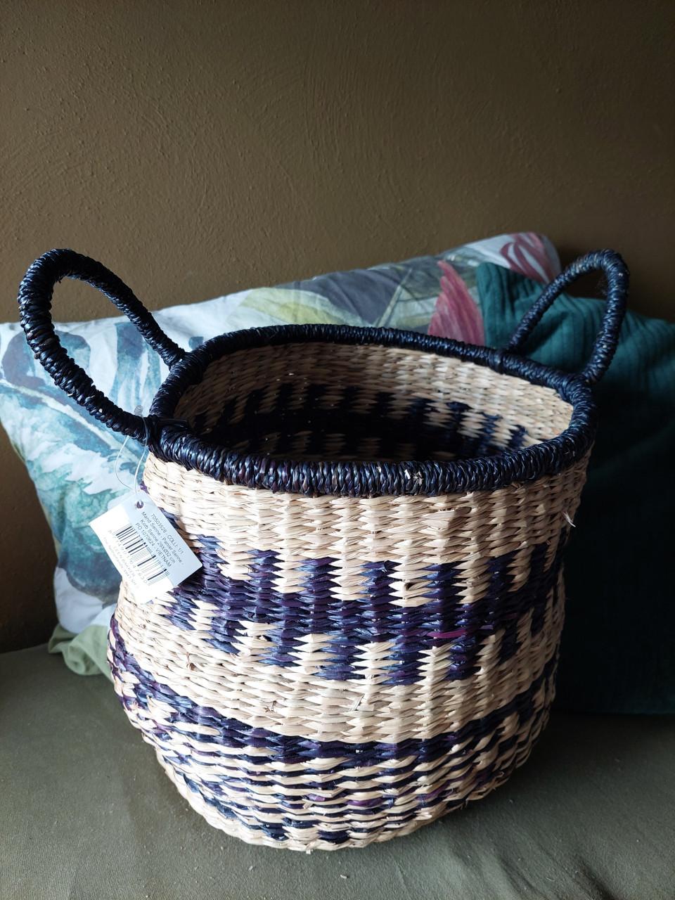 Nieuwe Rotan mand met zwart en hengsels