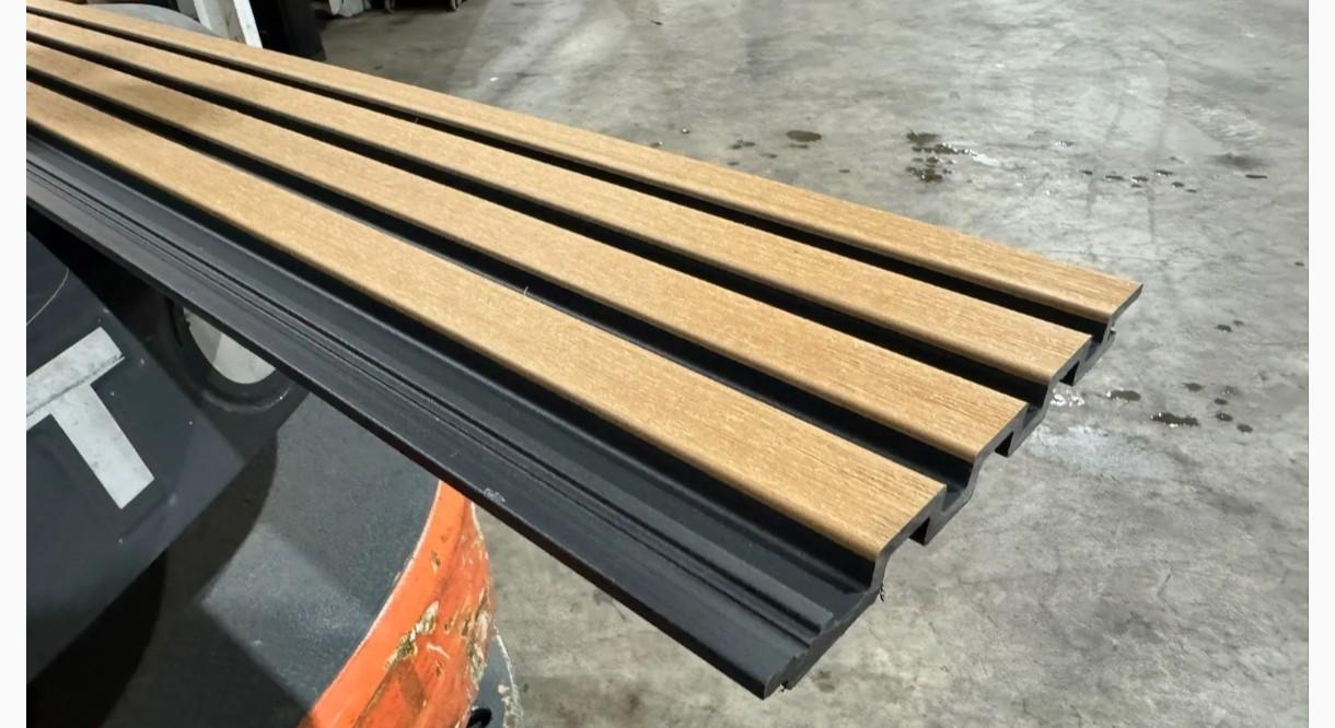 60 stuks composiet gevelpanelen teak/zwart, 290 cm, 34,8 m²