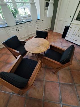 4 teakhouten stoelen met kussens