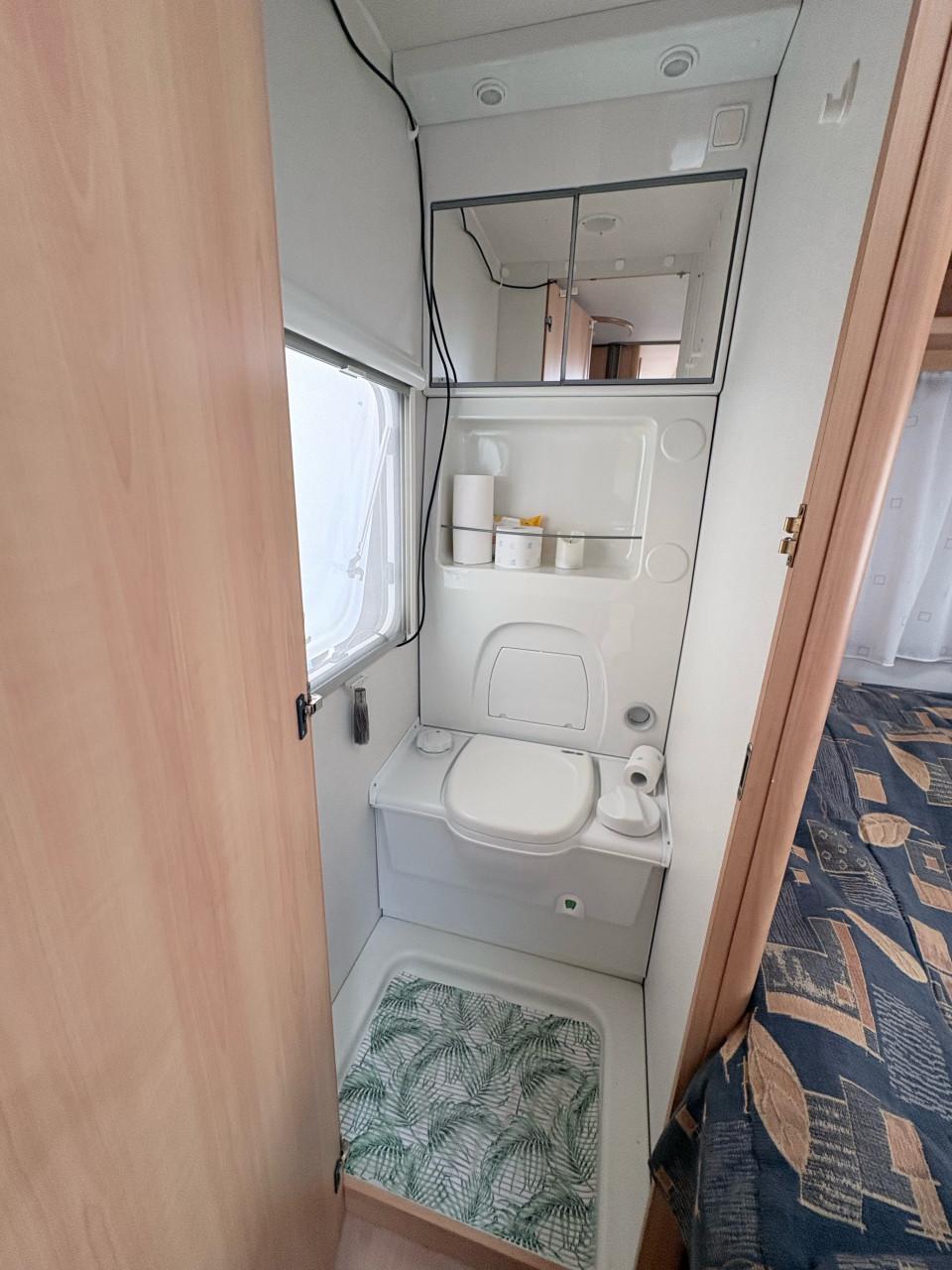 Home-car Racer 45 Spirit. 4 pers caravan met voortent&luifel