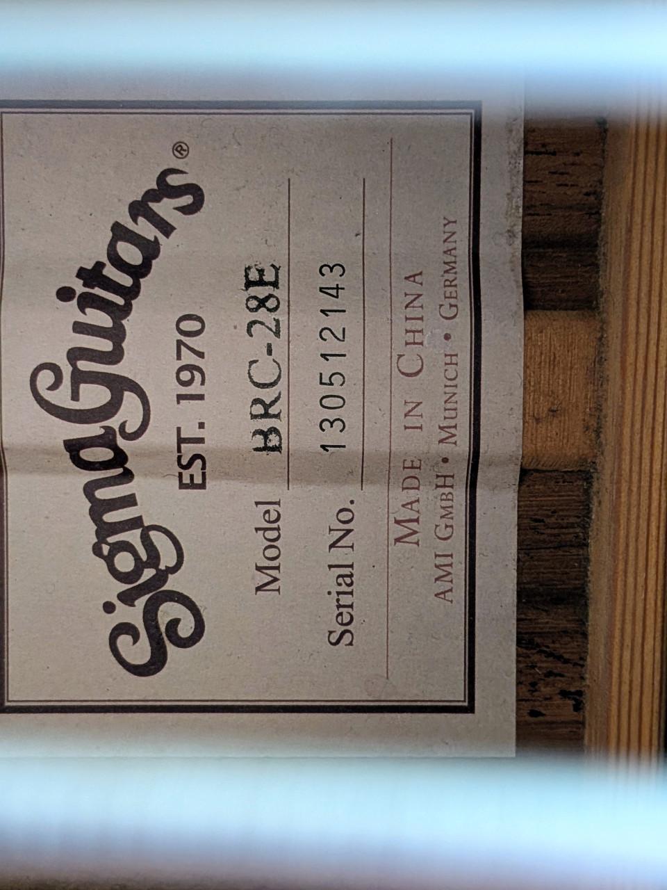 Sigma EST. 1970 akoestische basgitaar