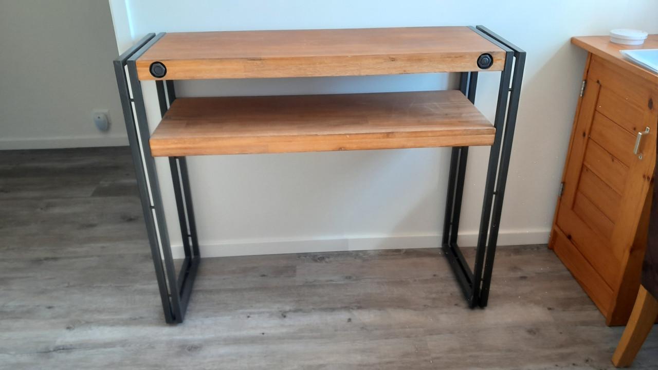 Sidetable Mangohout