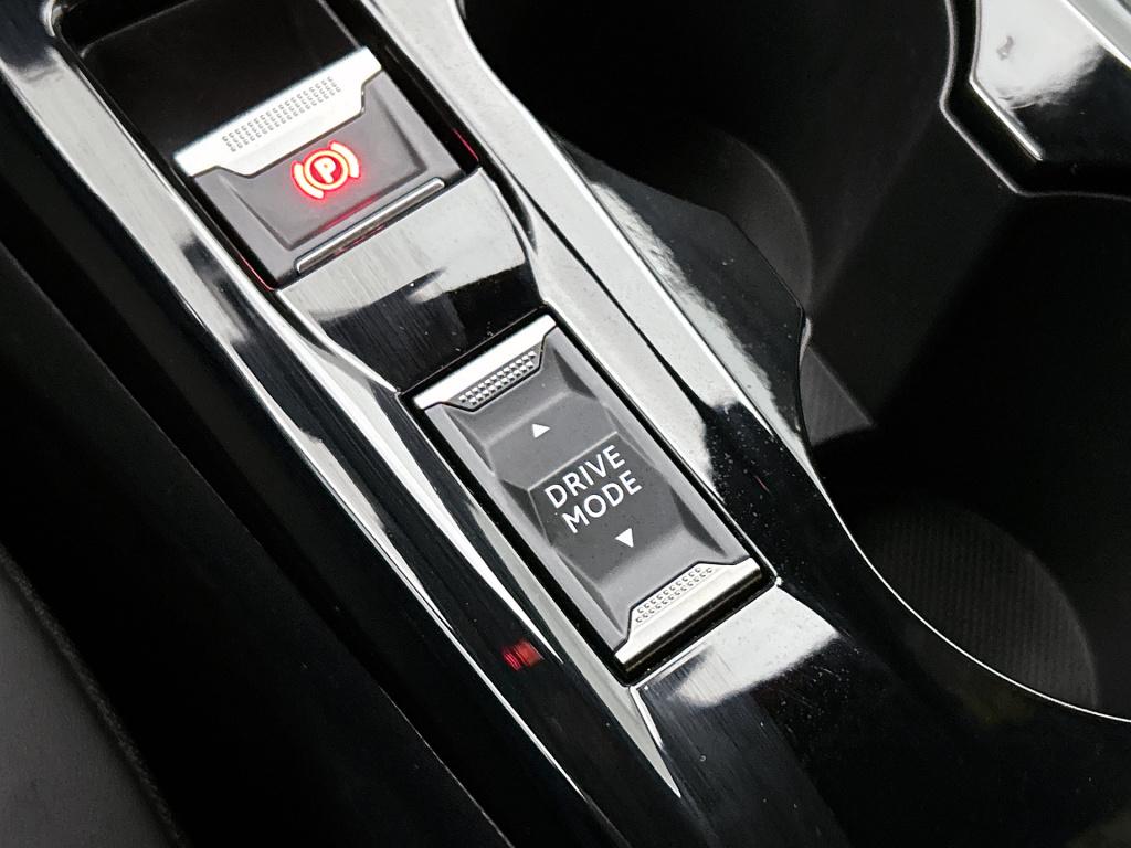 Peugeot 2008 100 pk allure | rijklaar | parkeersensoren rondom | apple carp