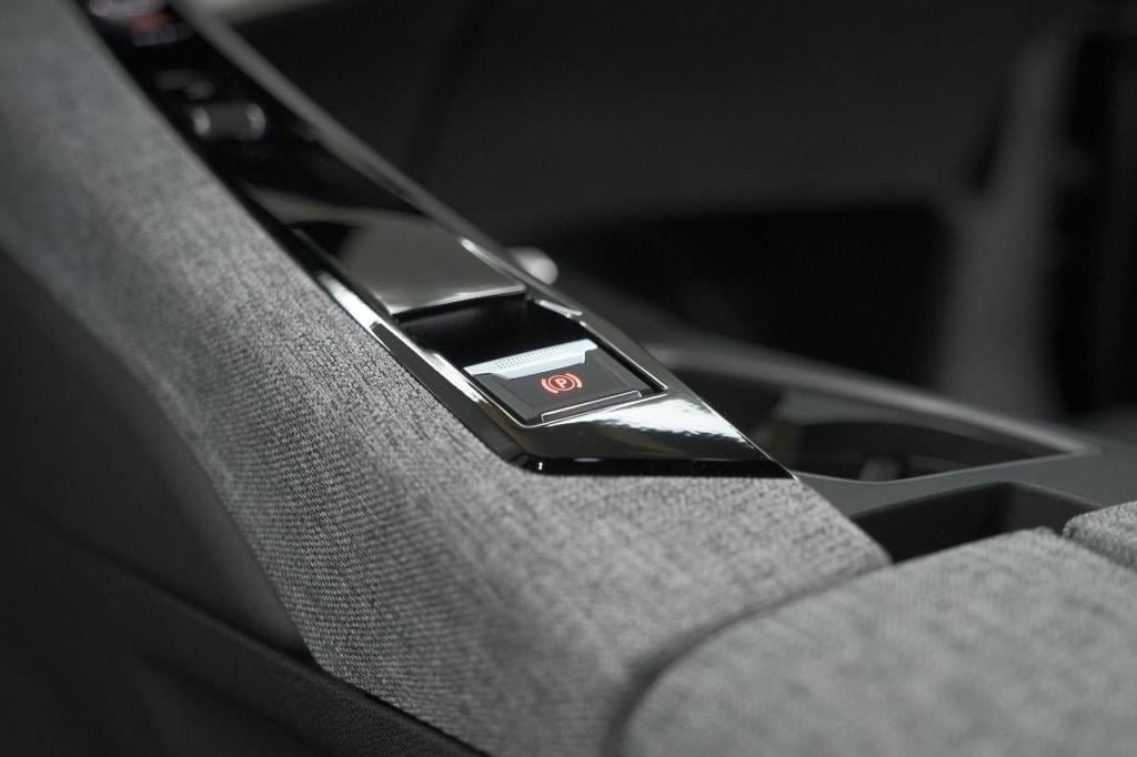 Peugeot 3008 1.2 hybrid 136 gt | camera | adaptieve cruise control | elektr