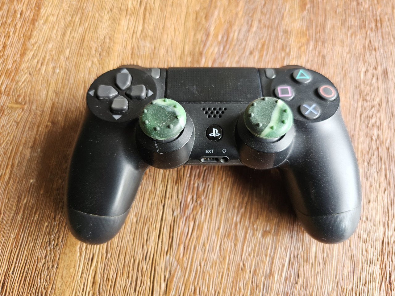 PS4 - 1TB - 1 Controller