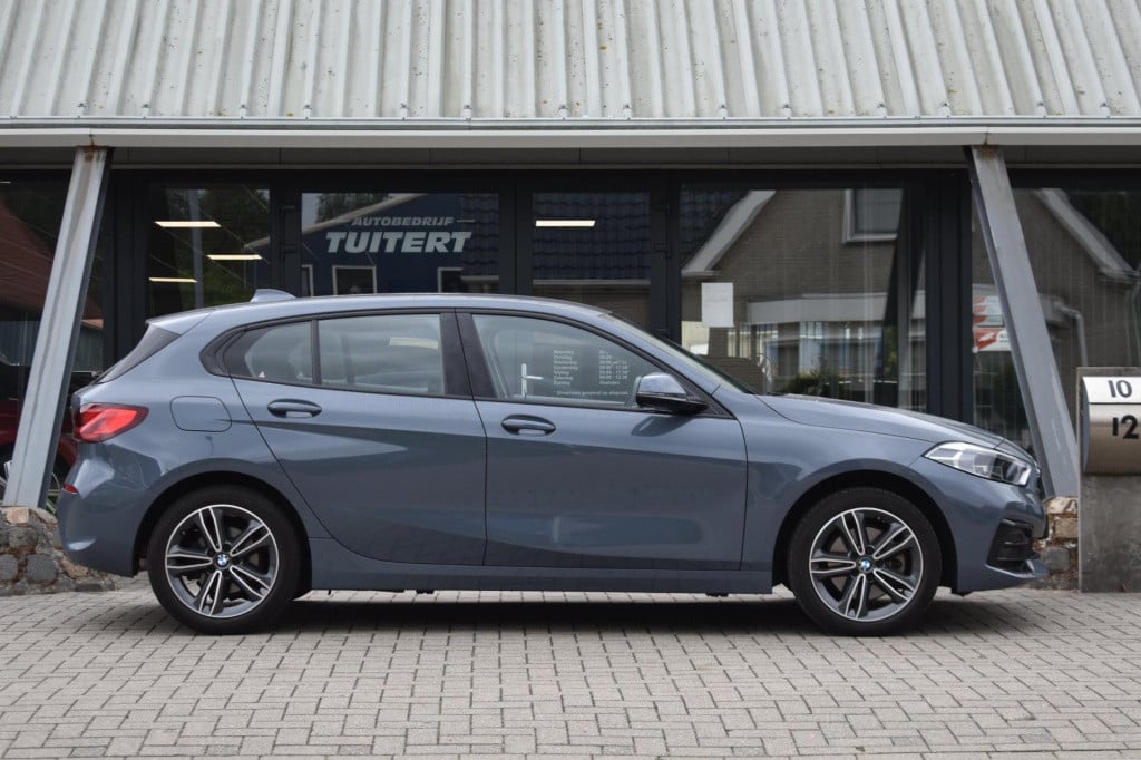 BMW 1 Serie 116i sportline | camera | apple carplay | android auto | nap | 