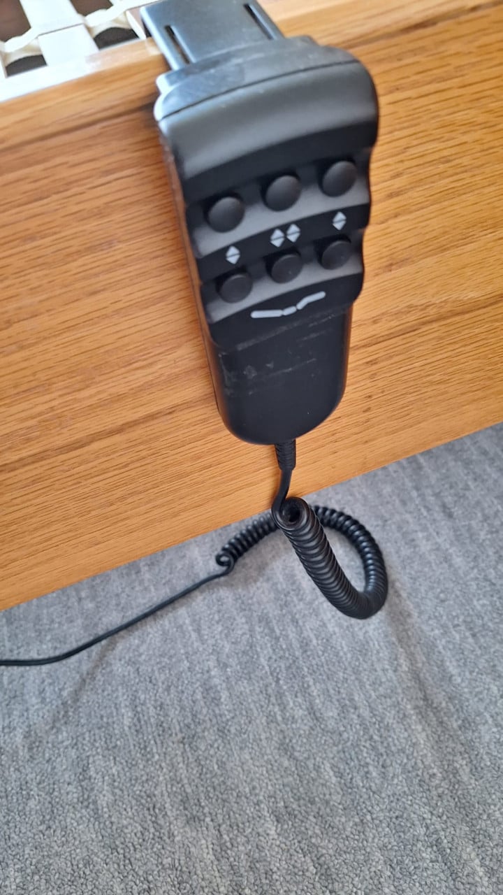 Bed met elektrische lattenbodems