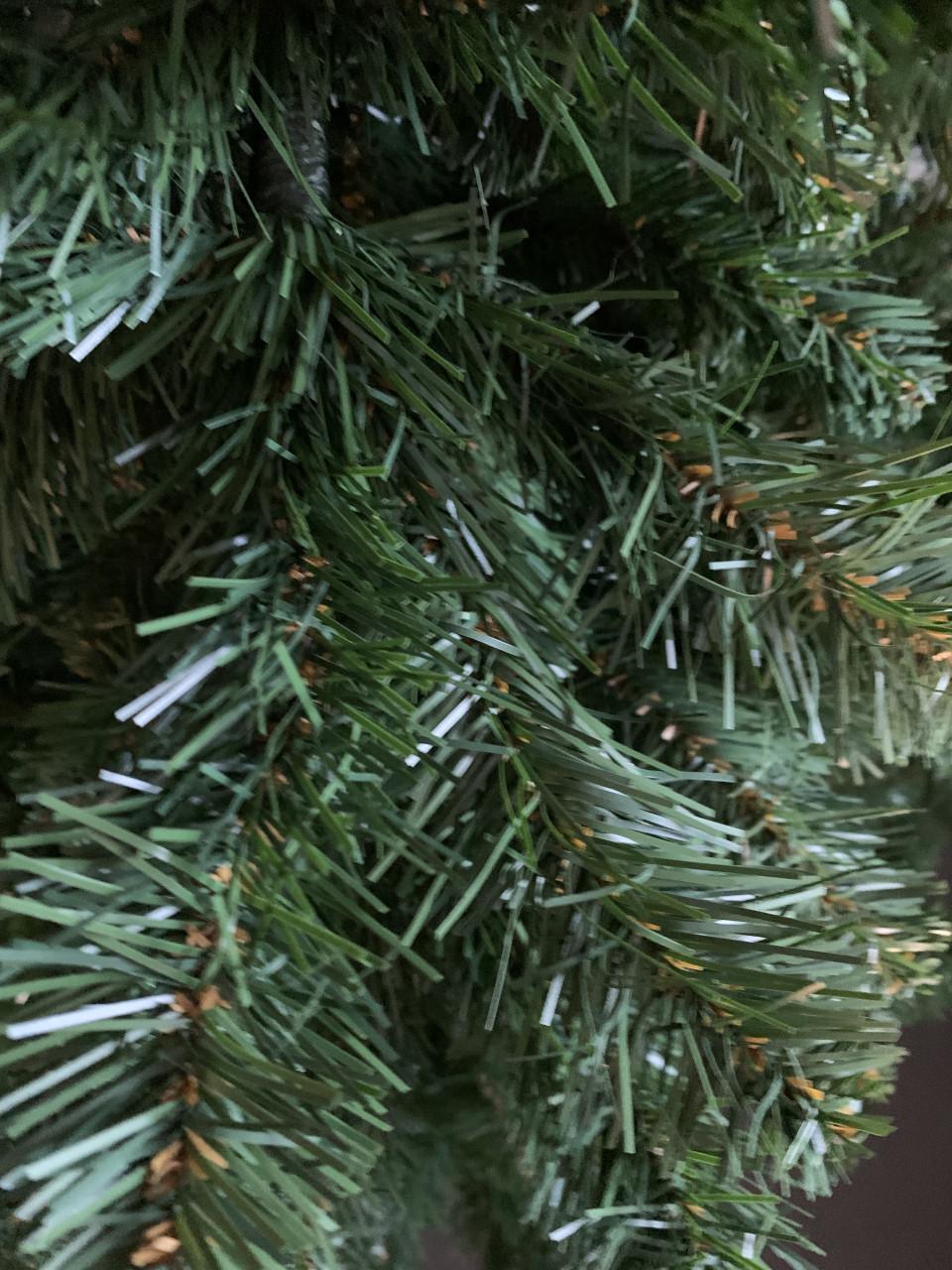 Kerstboom  2.10 m hoog.  Intratuin Triumph tree