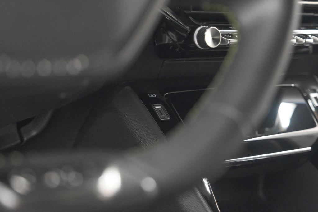 Peugeot 208 puretech 131 eat8 gt | camera | dodehoekdetectie | navigatie | 