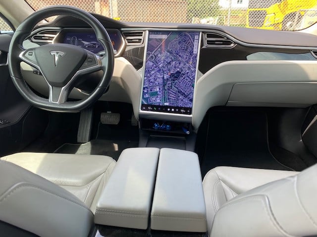 Tesla Model S 85D 2016