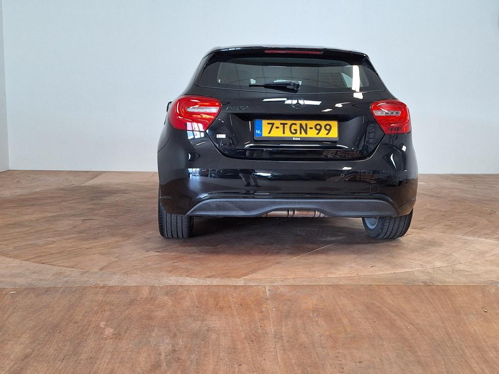 Mercedes-Benz A-Klasse 180 4u3 | ambient lighting | climate control