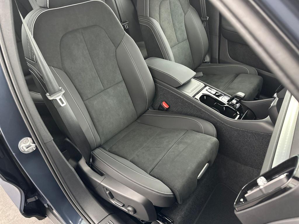 Volvo XC40 b4 plus black edition