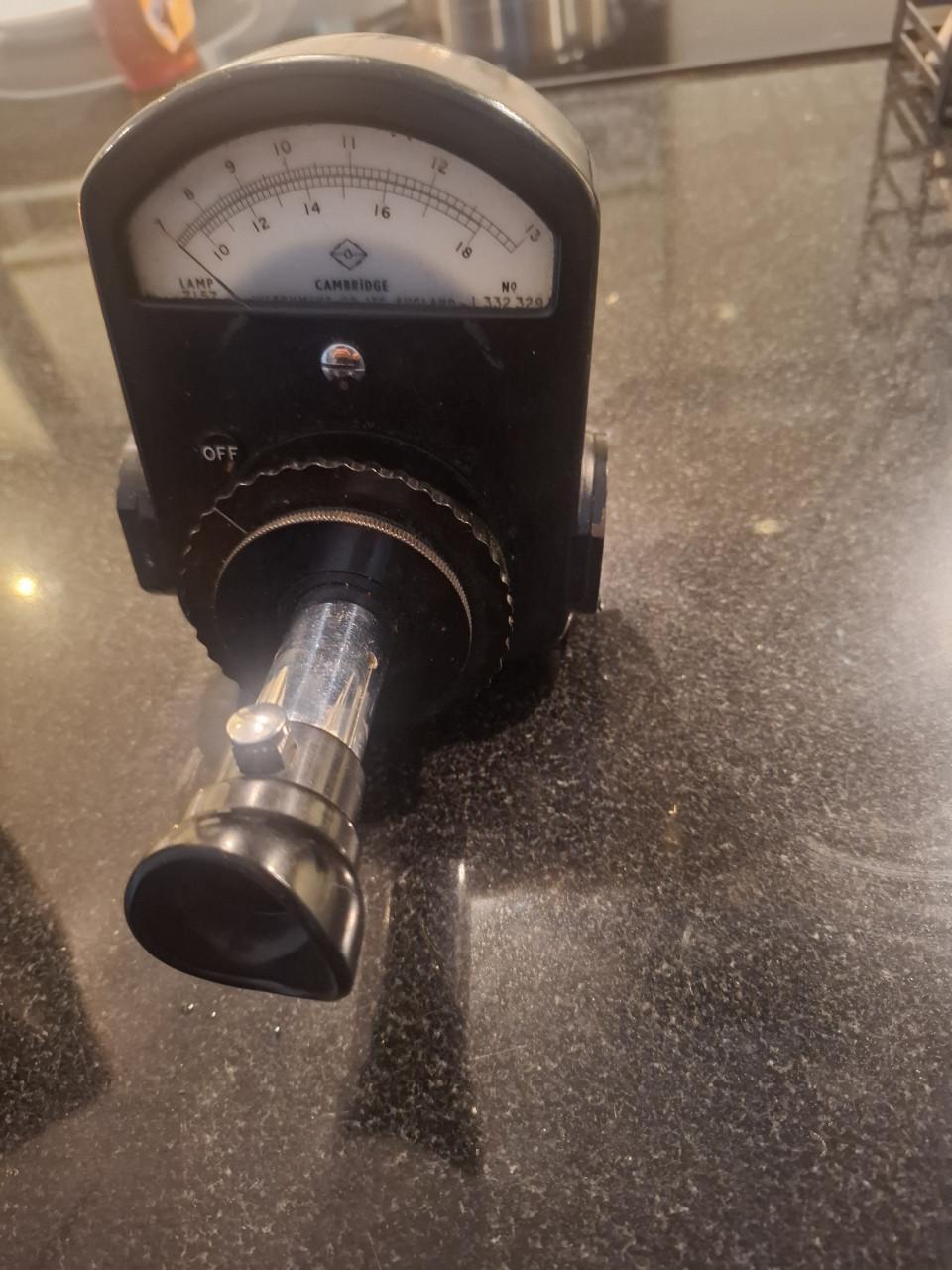 Cambridge Disappearing Filament Pyrometer met leren tas 100 jaar oud