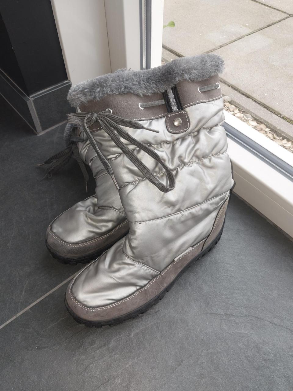 Sneeuwschoenen/jas/legging/handschoenen/skischoenen/ski's