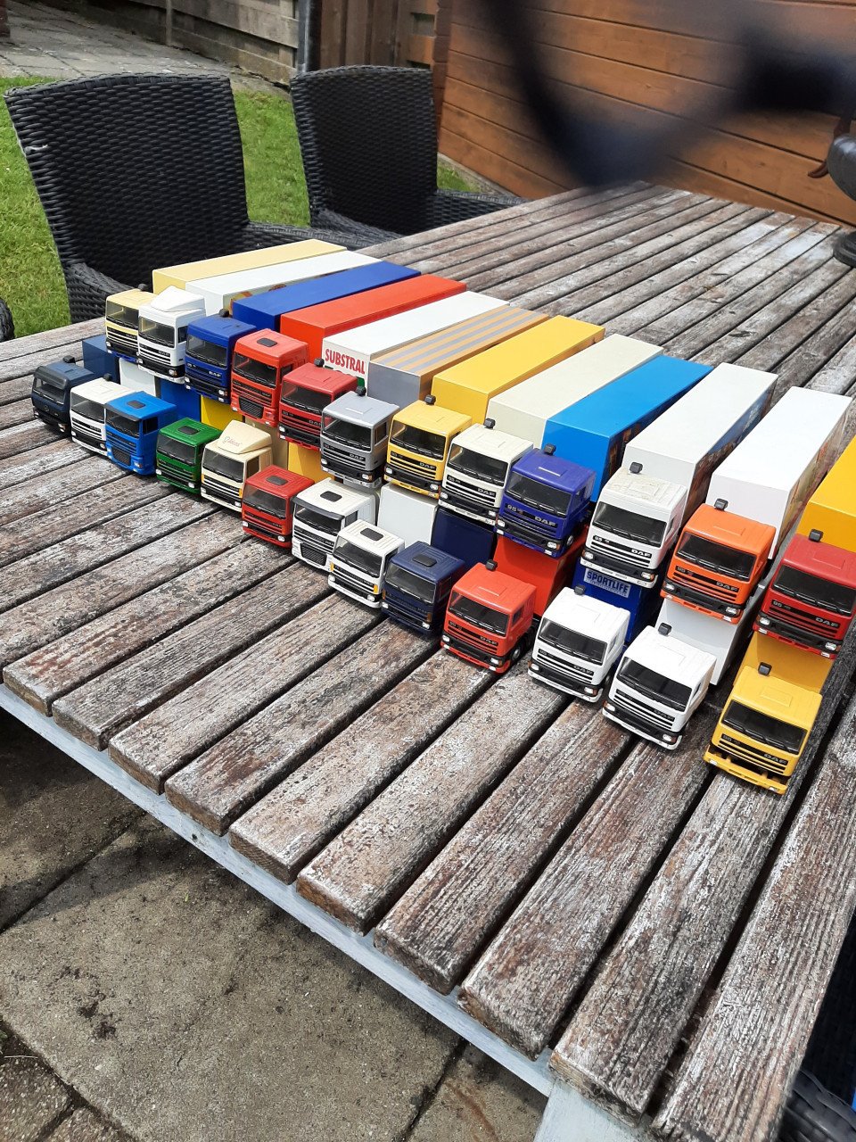 45 lion car vrachtwagens, 20 in doos en 25 los, 9 spiegelsets5 lege dozen