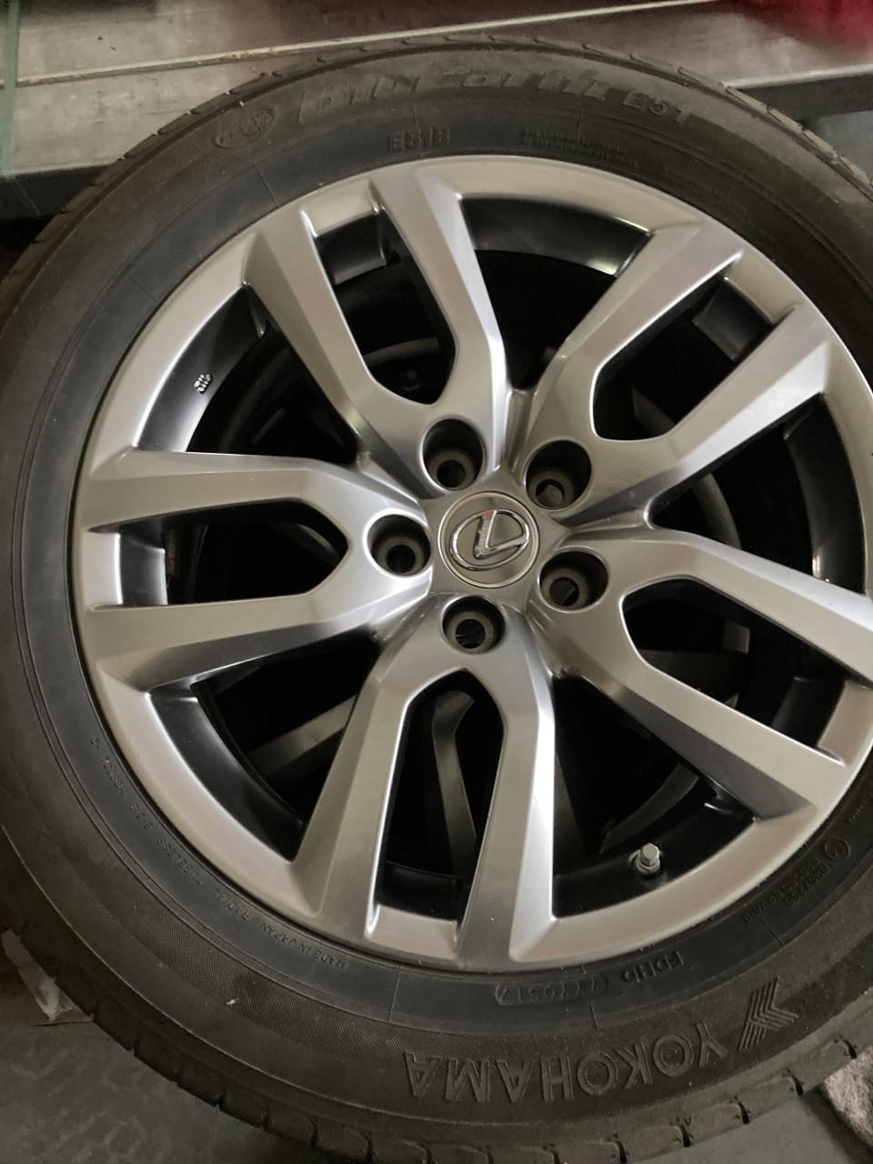 4 lexus velgen met versleten banden